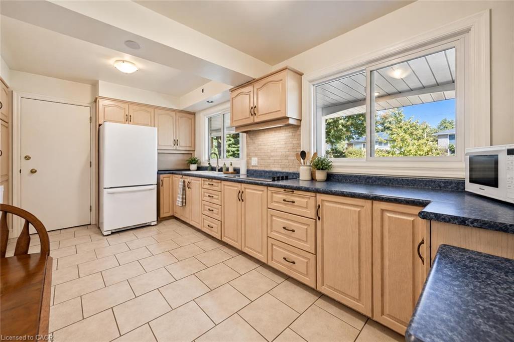 38 Callander Drive Property Photo 6