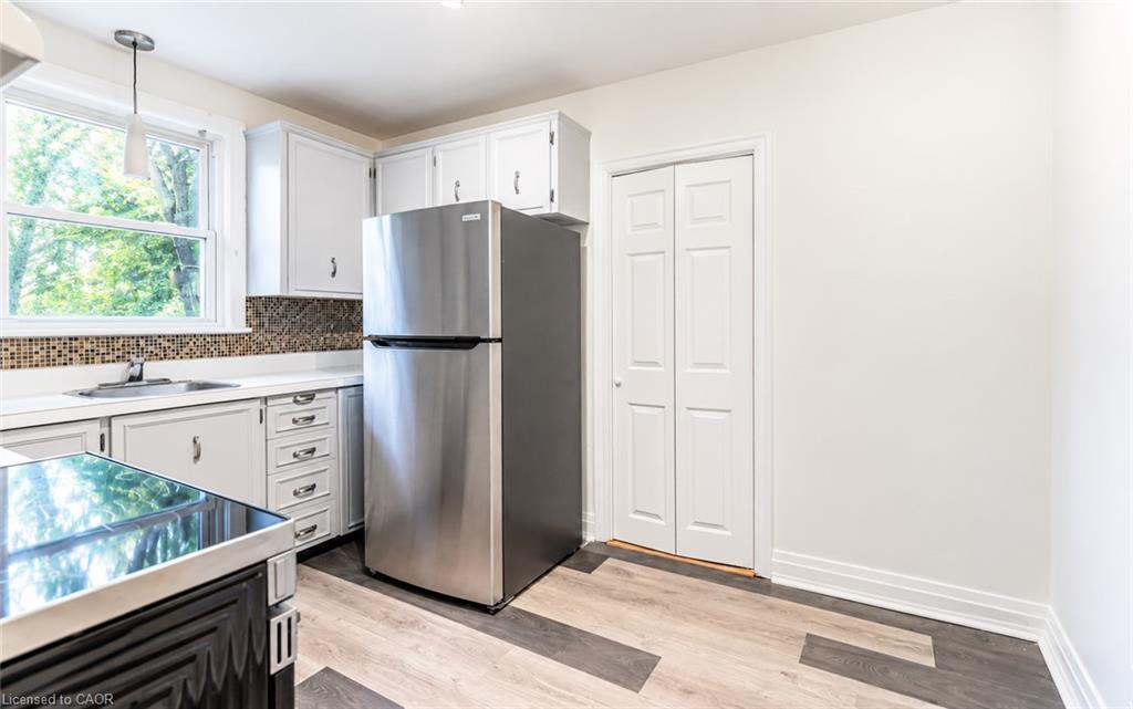 68 Wilson Street E Property Photo 5