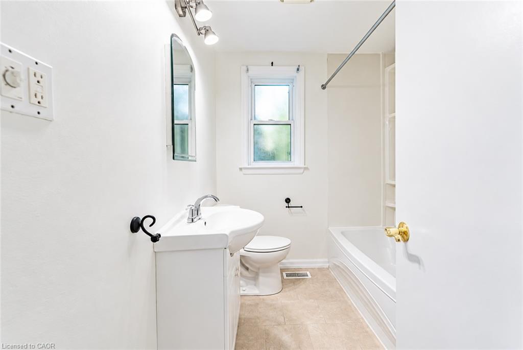 68 Wilson Street E Property Photo 8