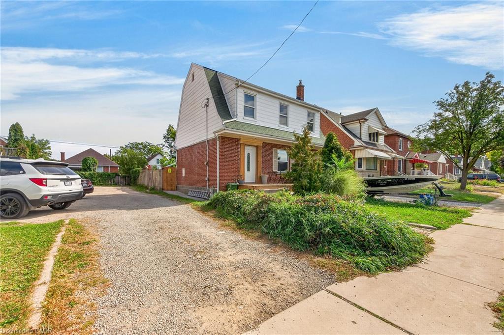 111 Kenilworth Avenue S Property Photo 2