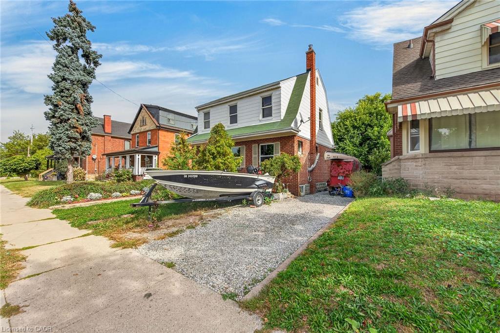 111 Kenilworth Avenue S Property Photo 3