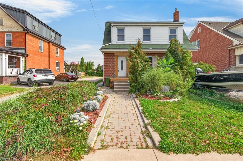 111 Kenilworth Avenue S Property Photo 4