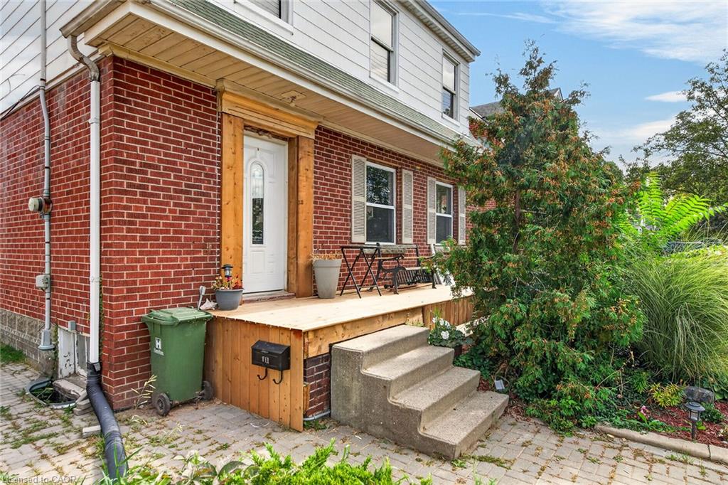 111 Kenilworth Avenue S Property Photo 6