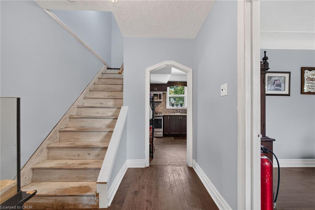 111 Kenilworth Avenue S Property Photo 7