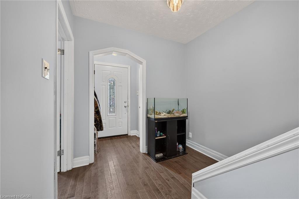 111 Kenilworth Avenue S Property Photo 8