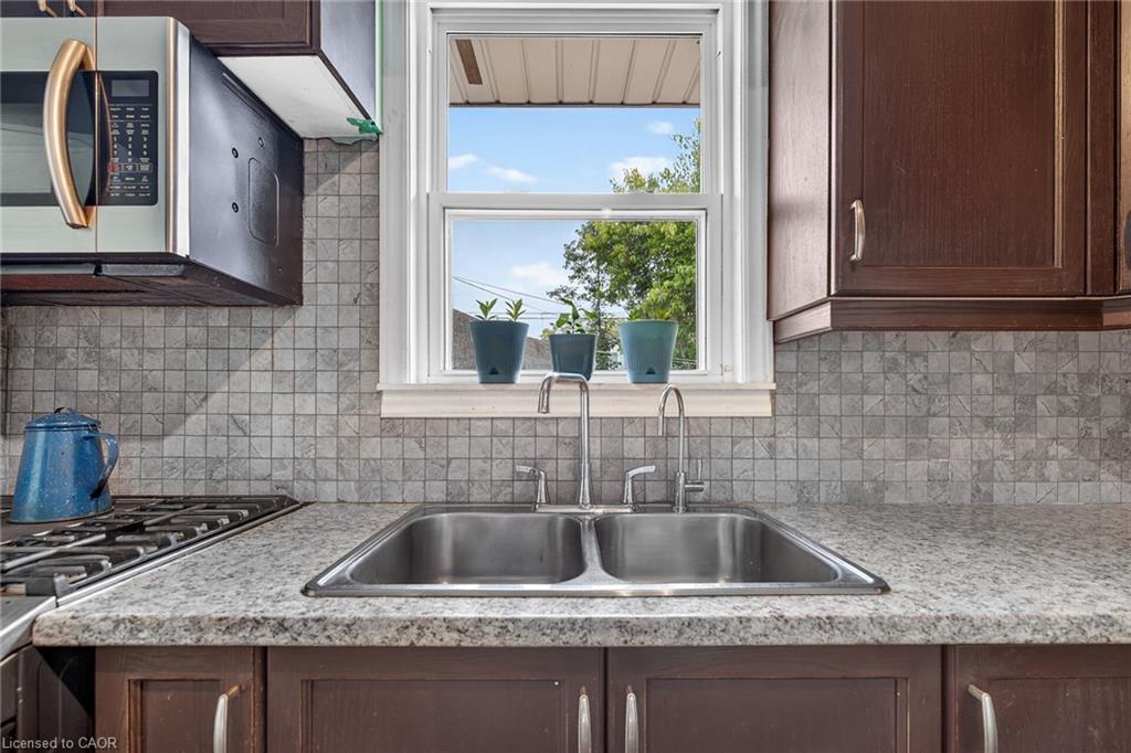 111 Kenilworth Avenue S Property Photo 12