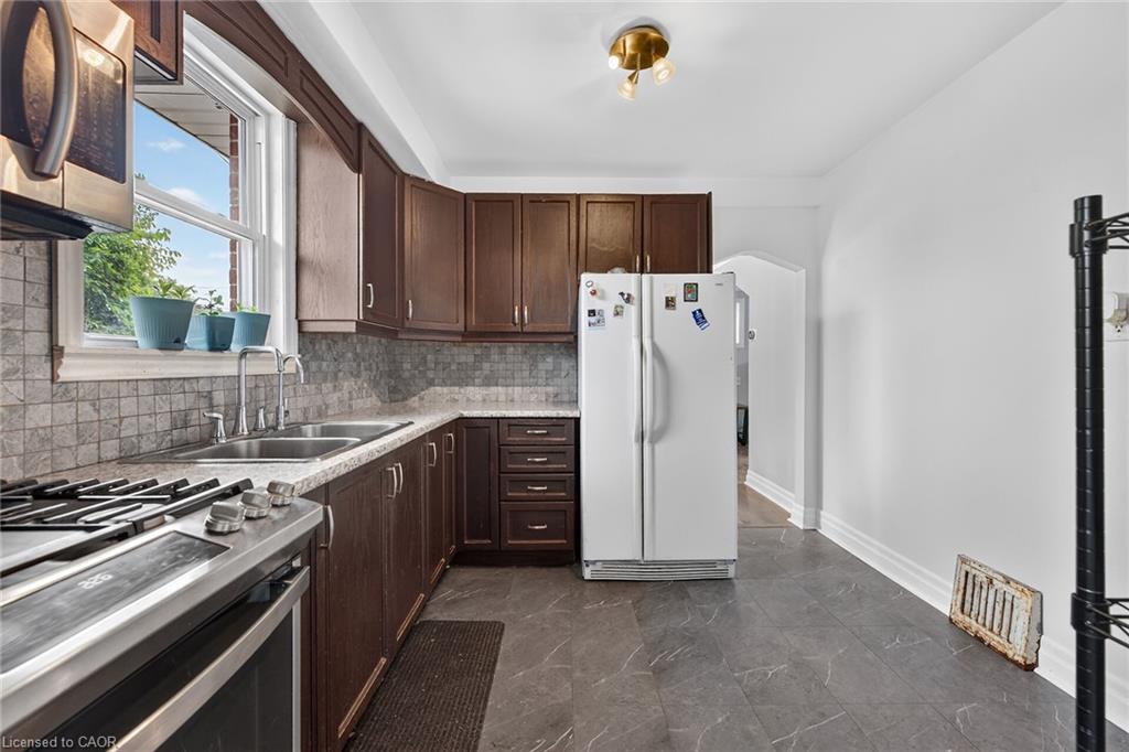 111 Kenilworth Avenue S Property Photo 13
