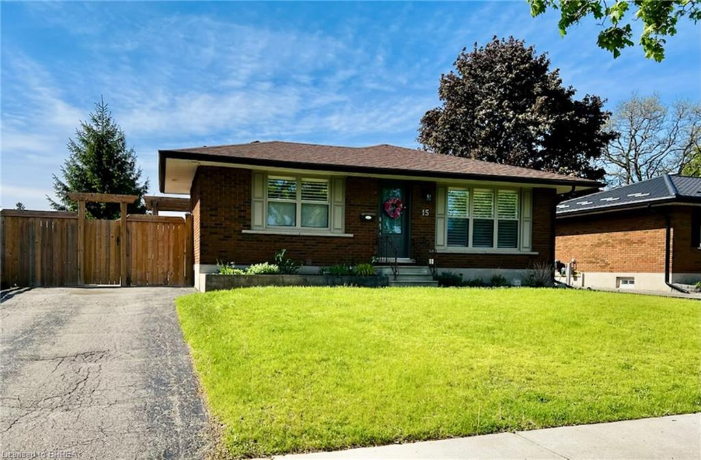 15 Blueridge Crescent Property Photo 1