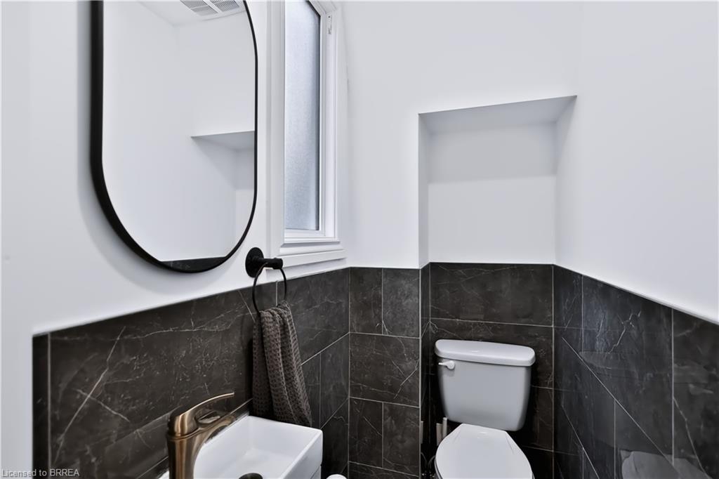 11 Sussex Avenue Property Photo 10