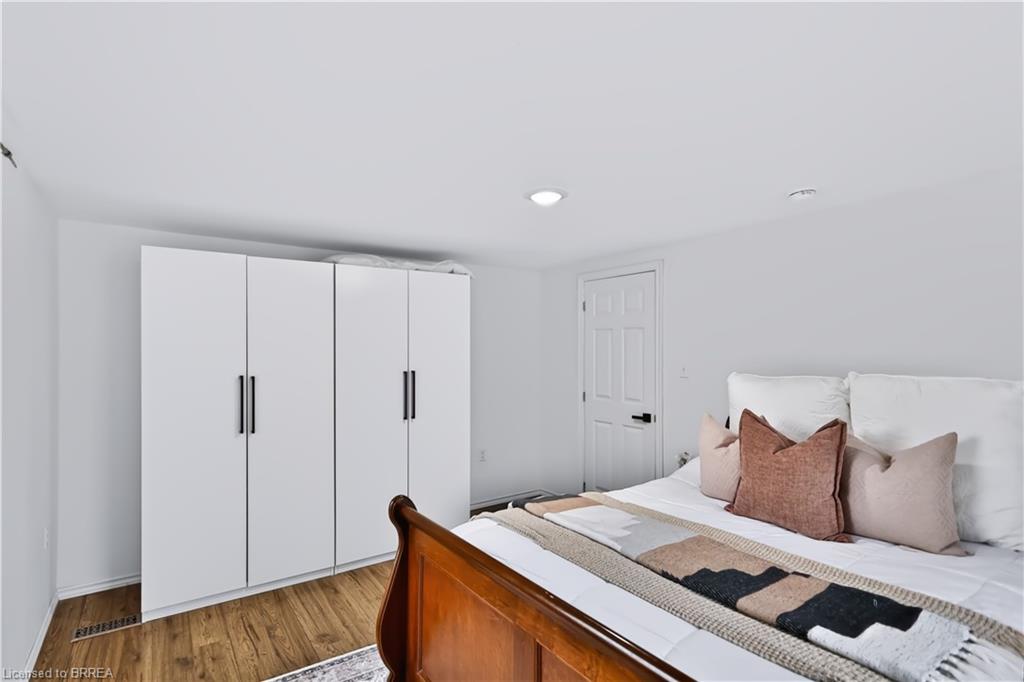 11 Sussex Avenue Property Photo 18