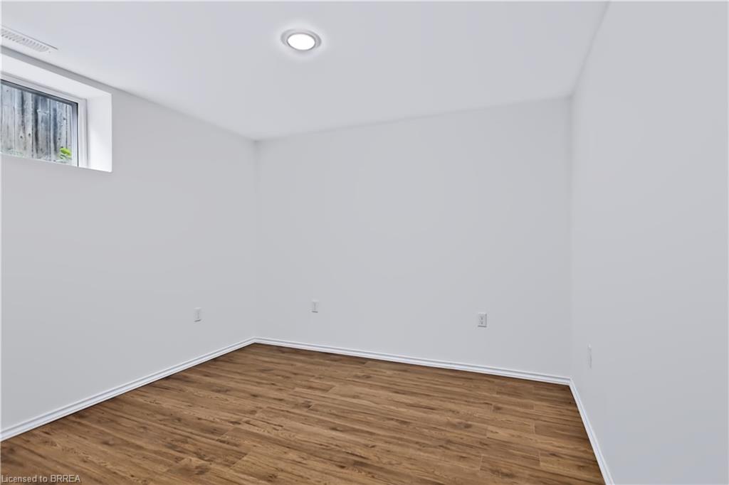 11 Sussex Avenue Property Photo 27