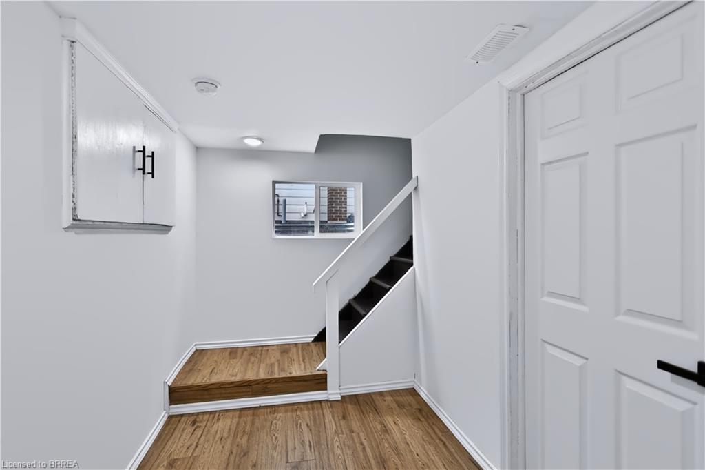 11 Sussex Avenue Property Photo 32