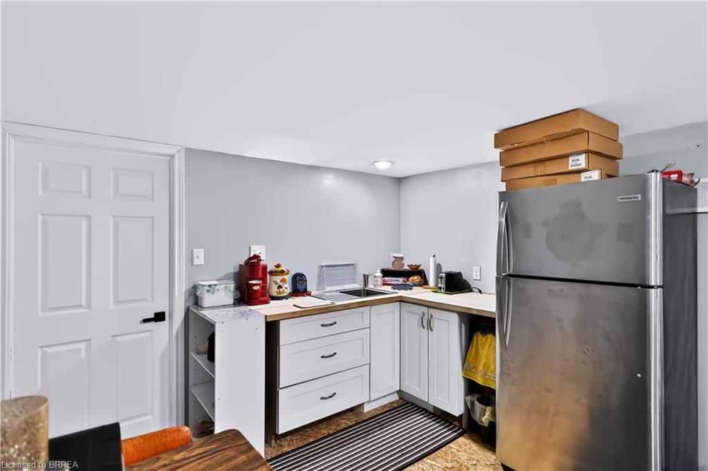 11 Sussex Avenue Property Photo 34