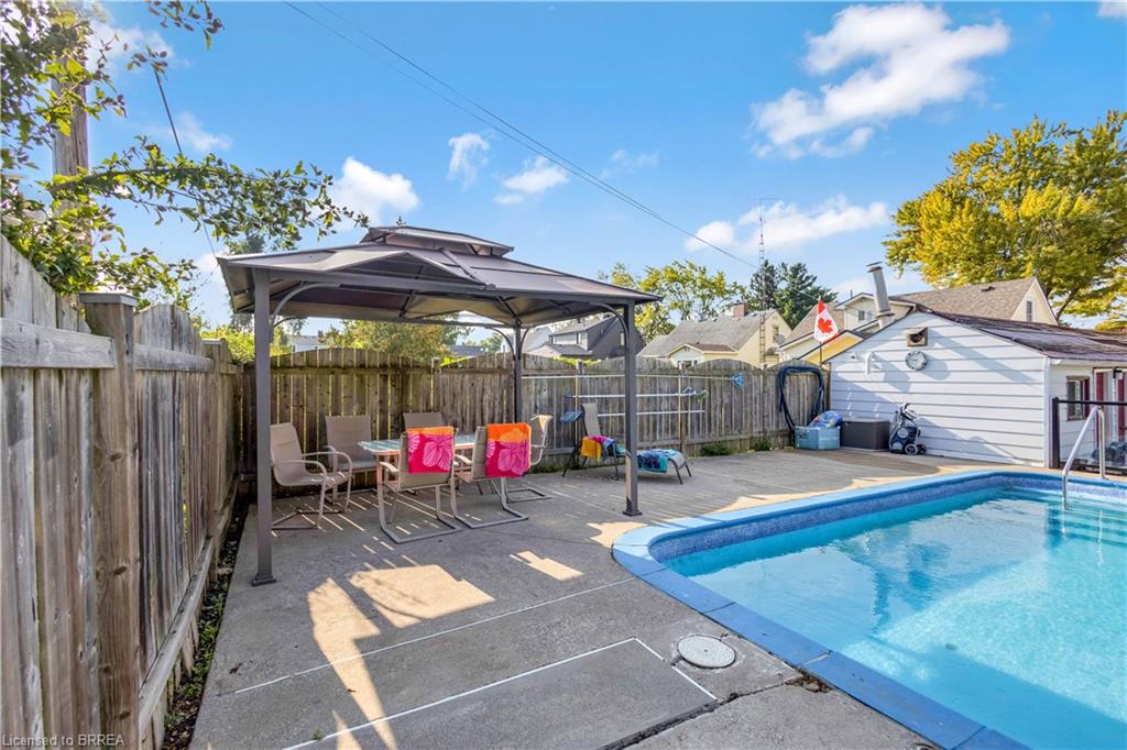 11 Sussex Avenue Property Photo 39