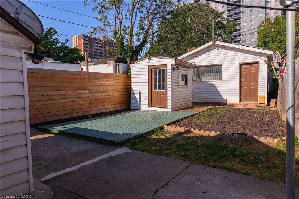 111 West Avenue N Property Photo 17