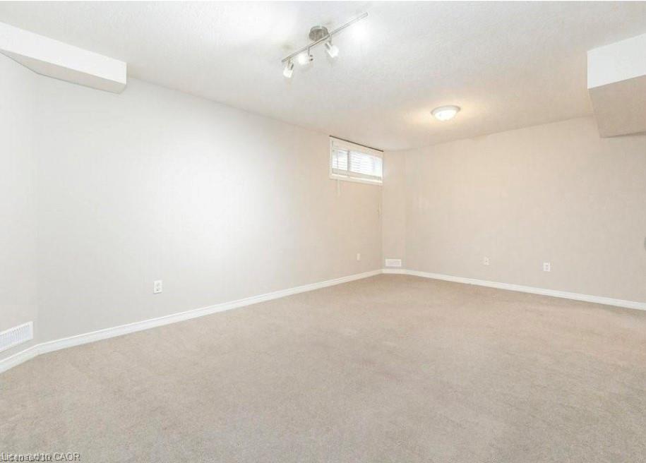 286 Sophia Crescent Property Photo 32