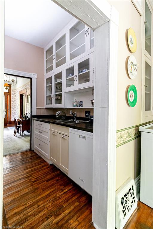 55 Cayley Street Property Photo 19