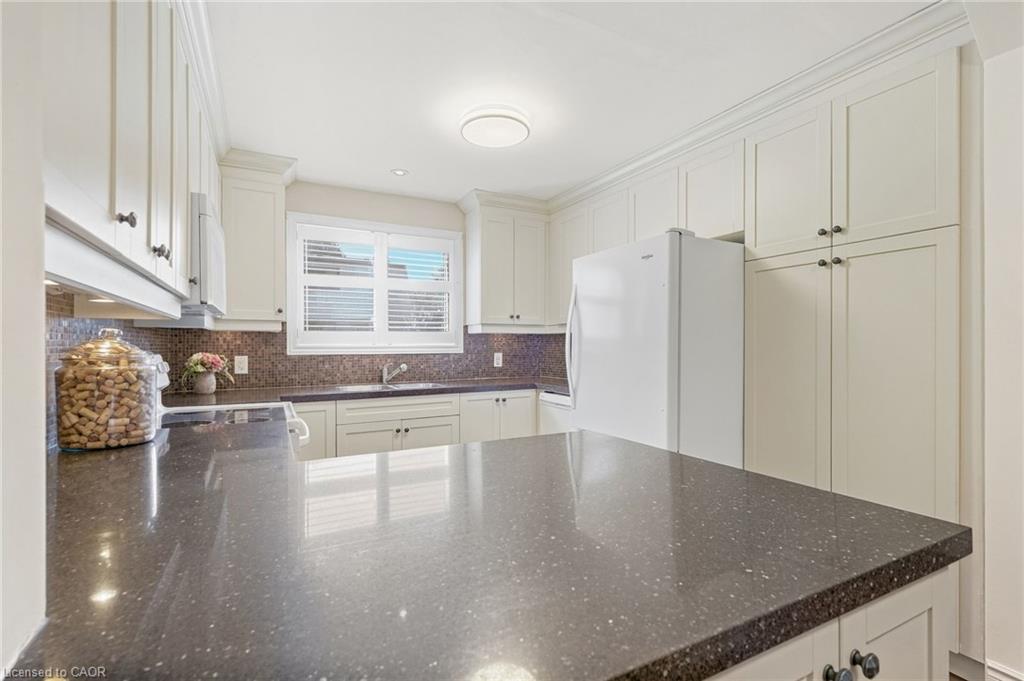 27-1518 Sixth Line Property Photo 12