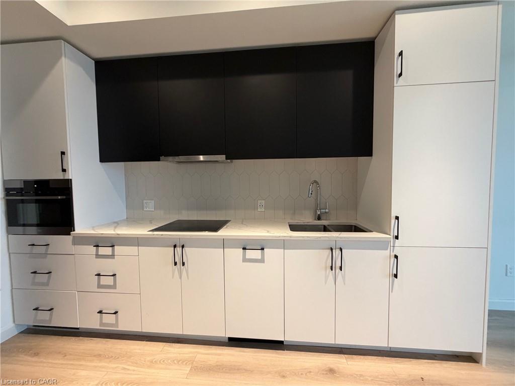 301-741 King Street W Property Photo 14