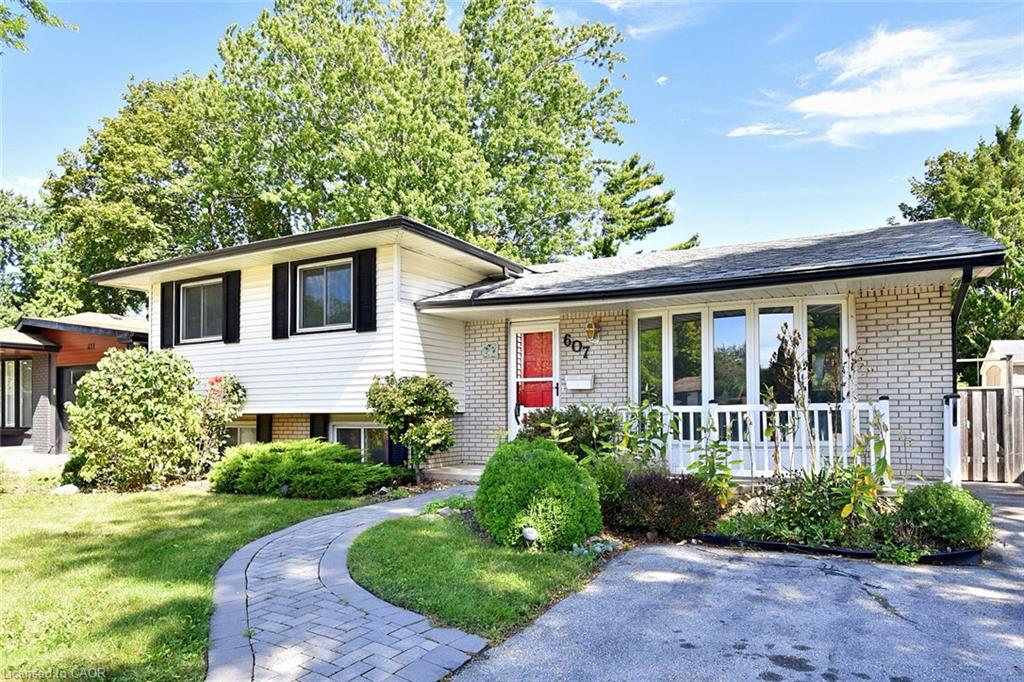 607 Walkers Line Property Photo 2