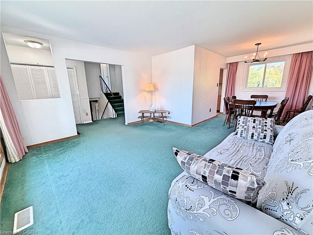 607 Walkers Line Property Photo 5