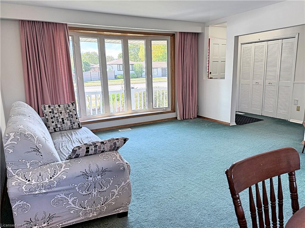 607 Walkers Line Property Photo 6