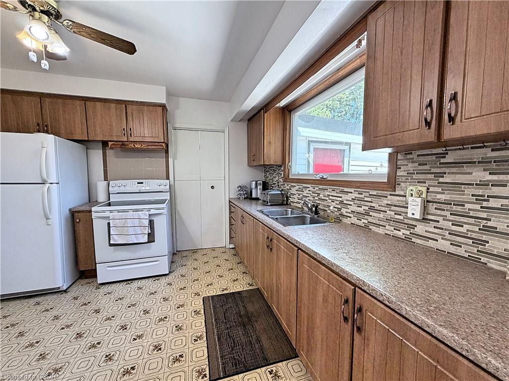 607 Walkers Line Property Photo 8