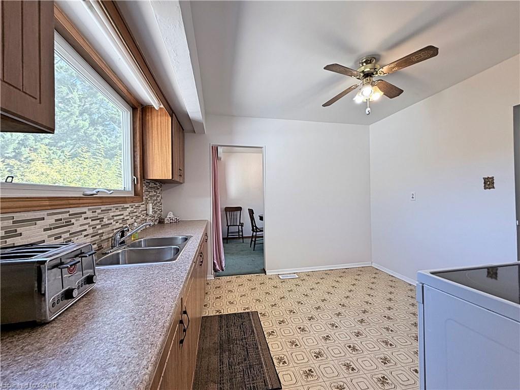 607 Walkers Line Property Photo 10