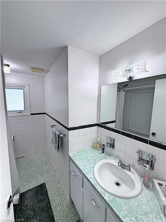 607 Walkers Line Property Photo 19
