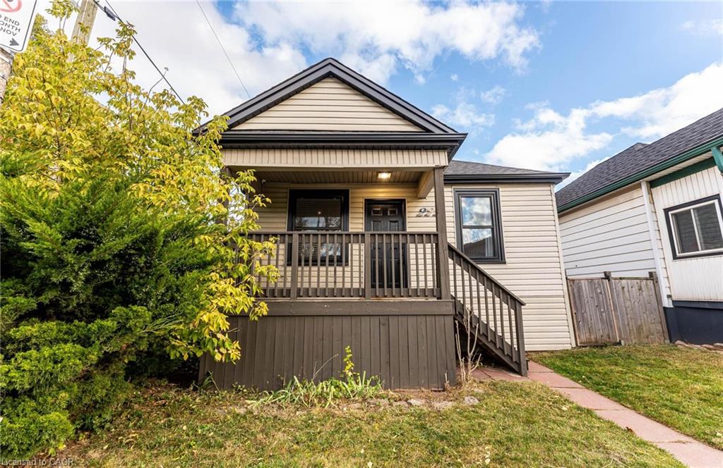 222 Kensington Avenue N Property Photo 2