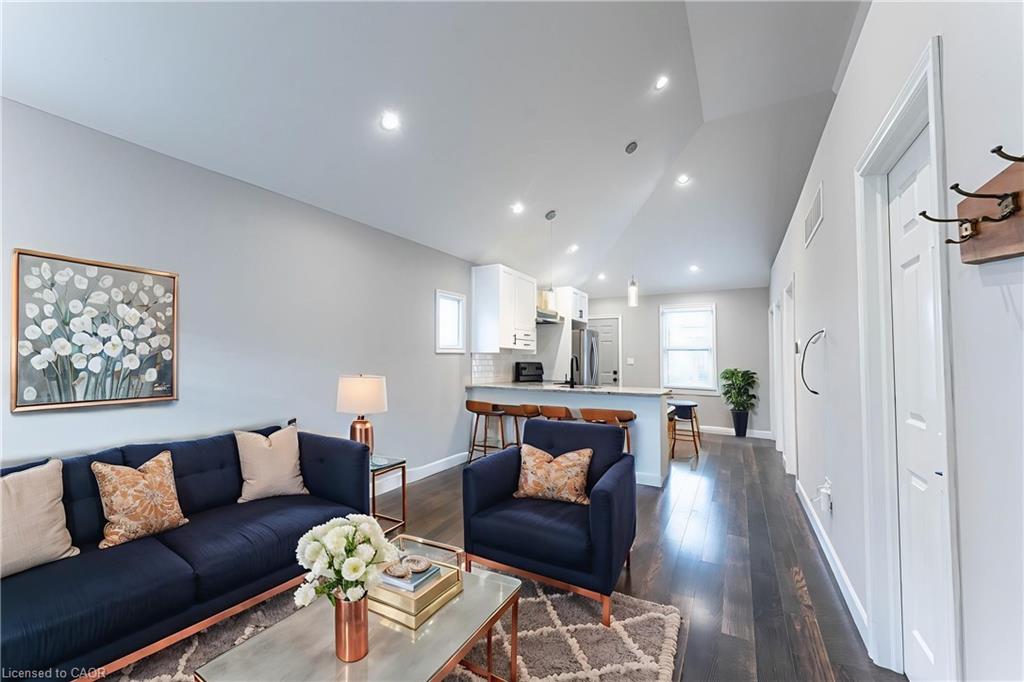 222 Kensington Avenue N Property Photo 8