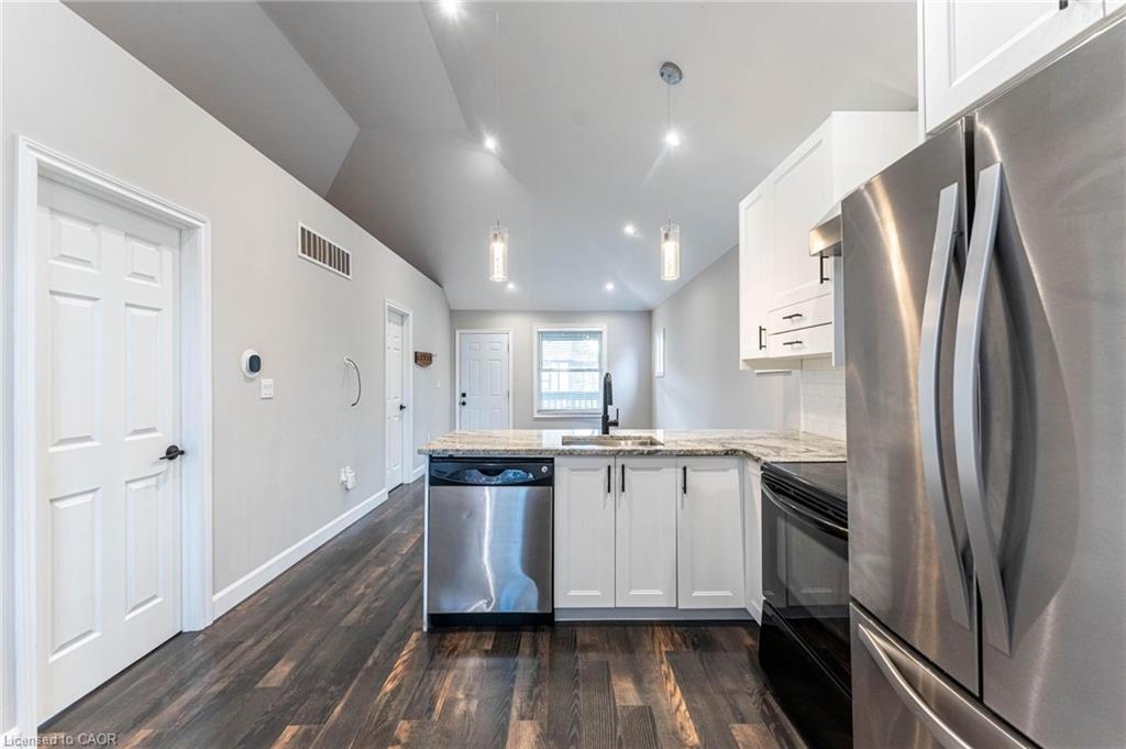 222 Kensington Avenue N Property Photo 11