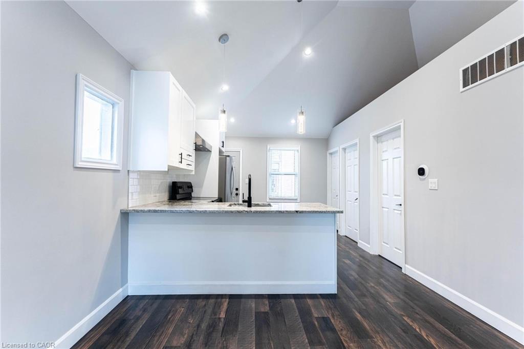 222 Kensington Avenue N Property Photo 13