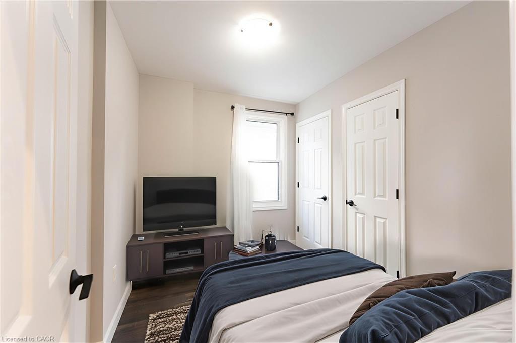 222 Kensington Avenue N Property Photo 18