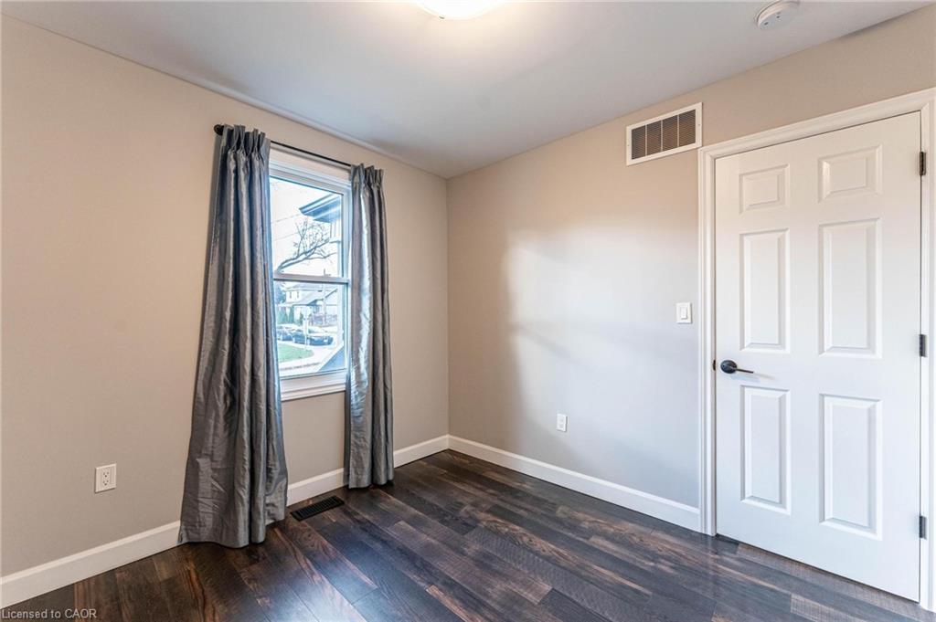 222 Kensington Avenue N Property Photo 21