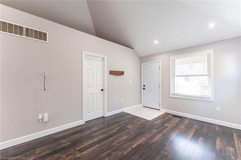 222 Kensington Avenue N Property Photo 31