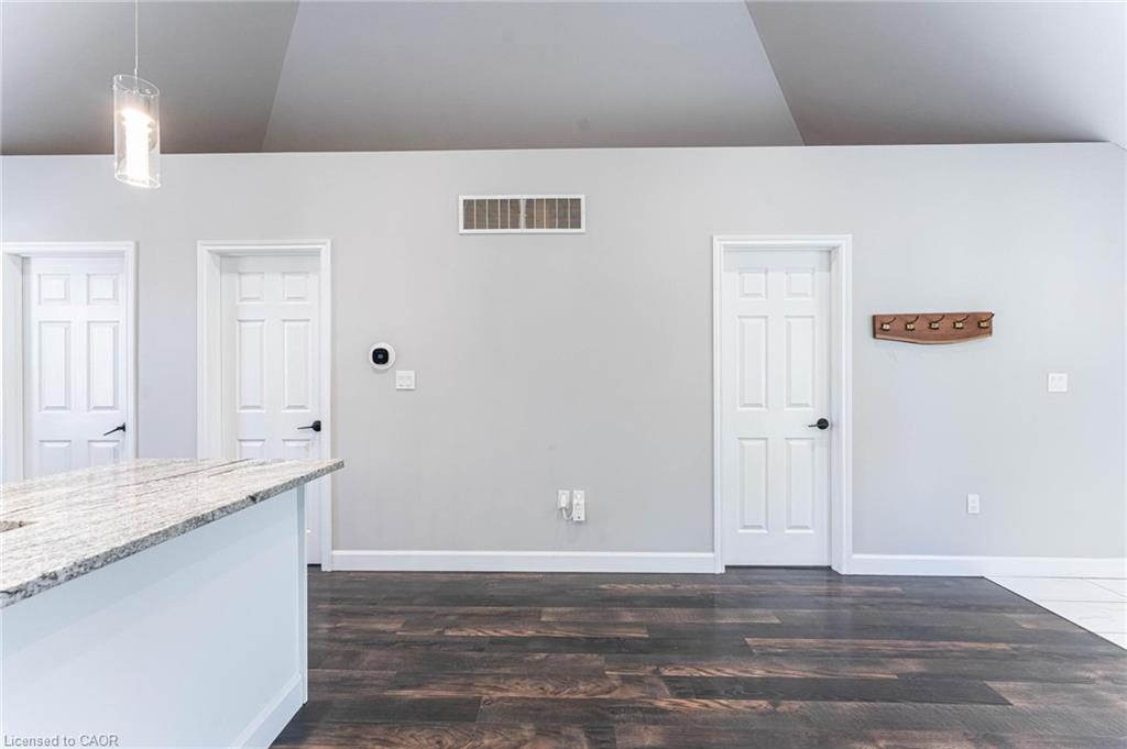 222 Kensington Avenue N Property Photo 32