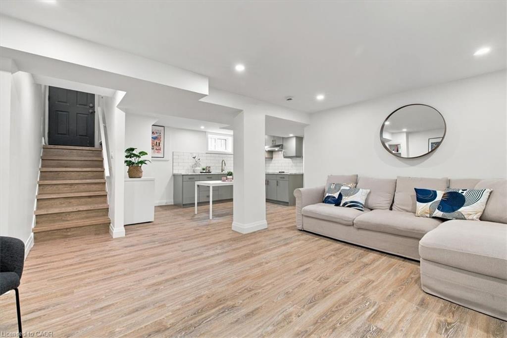 212 West 33rd Street Property Photo 5
