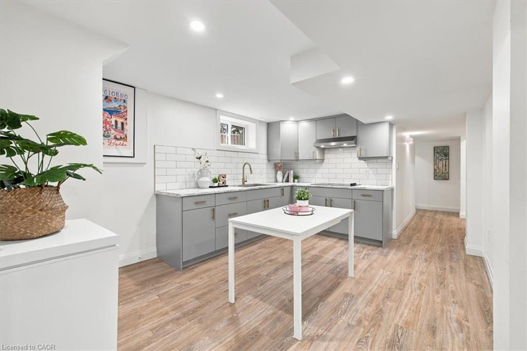 212 West 33rd Street Property Photo 7