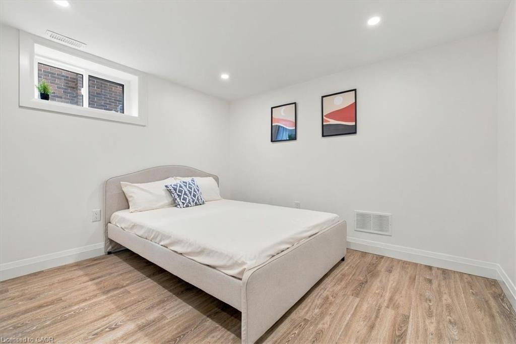 212 West 33rd Street Property Photo 12