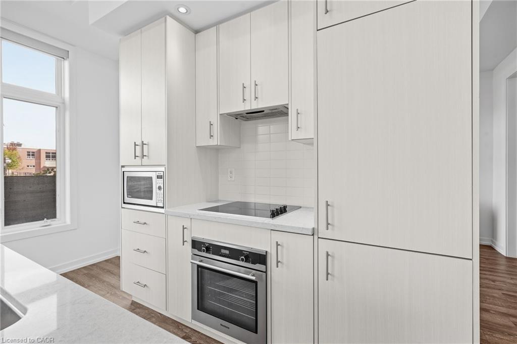 108-457 Plains Road E Property Photo 12