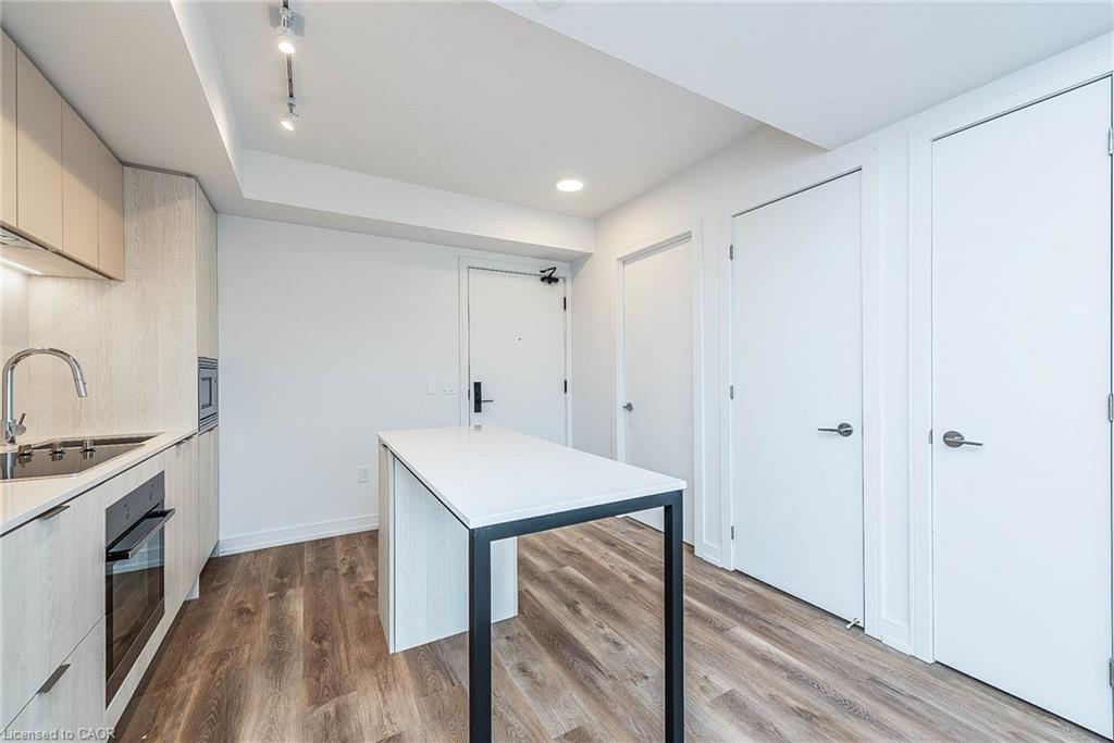 712-1 Jarvis Street Property Photo 5