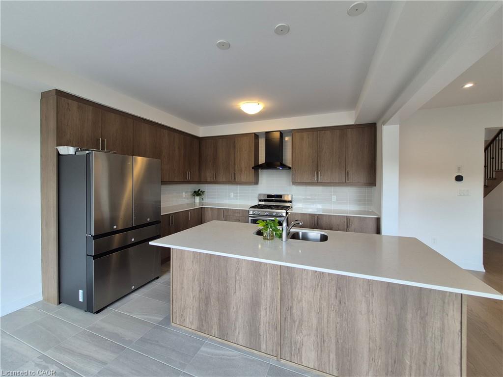 578 Telfer Street Property Photo 3