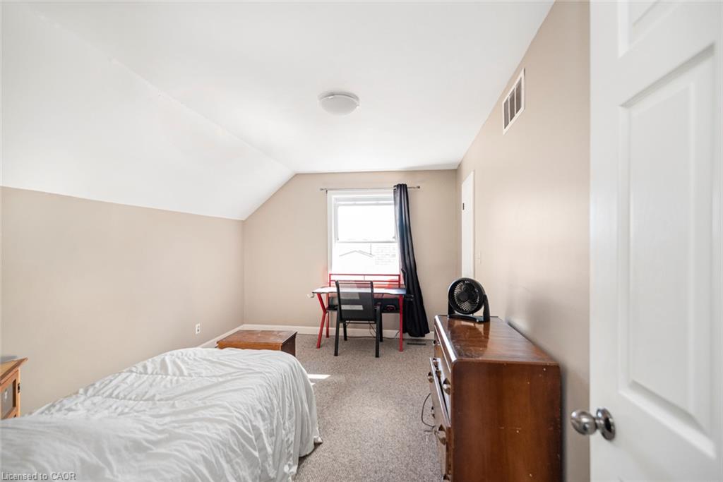 714 Cross Street W Property Photo 19