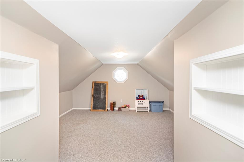 714 Cross Street W Property Photo 21