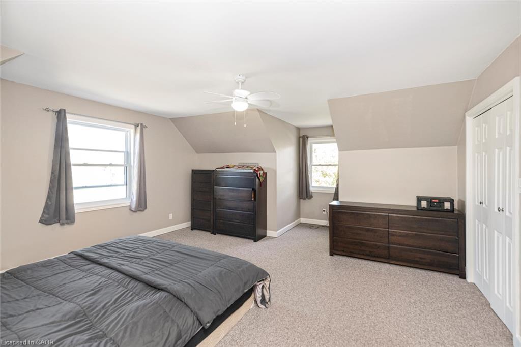 714 Cross Street W Property Photo 22