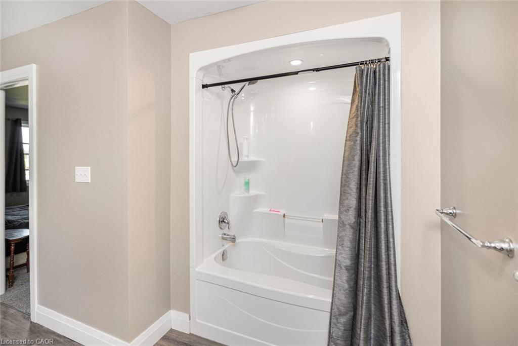 714 Cross Street W Property Photo 24