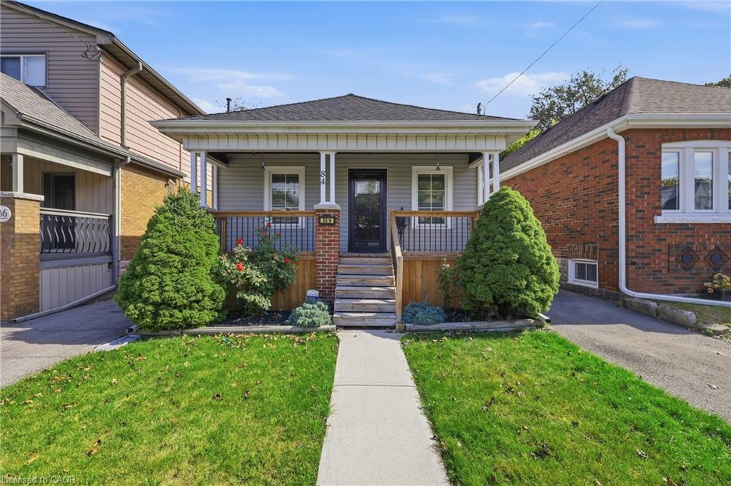 84 Barons Avenue N Property Photo 1