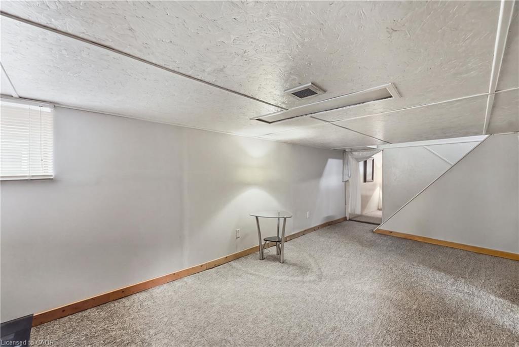 84 Barons Avenue N Property Photo 20