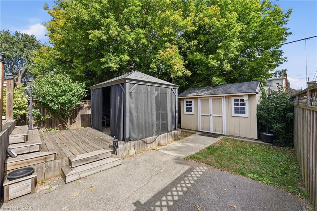 84 Barons Avenue N Property Photo 25